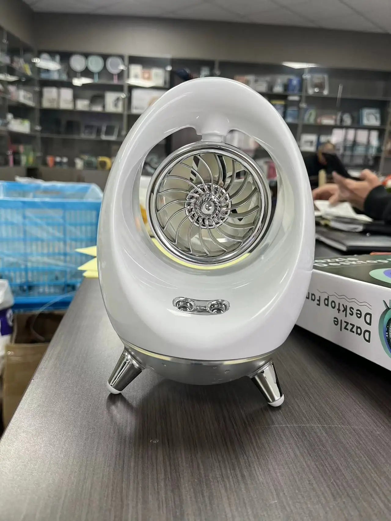 Egg Shape Ice Fog Cooling Fan Desktop USB 2000mAh Desktop Air Circulating Sprayer Fan Portable Humidifier Fan With LED Lights