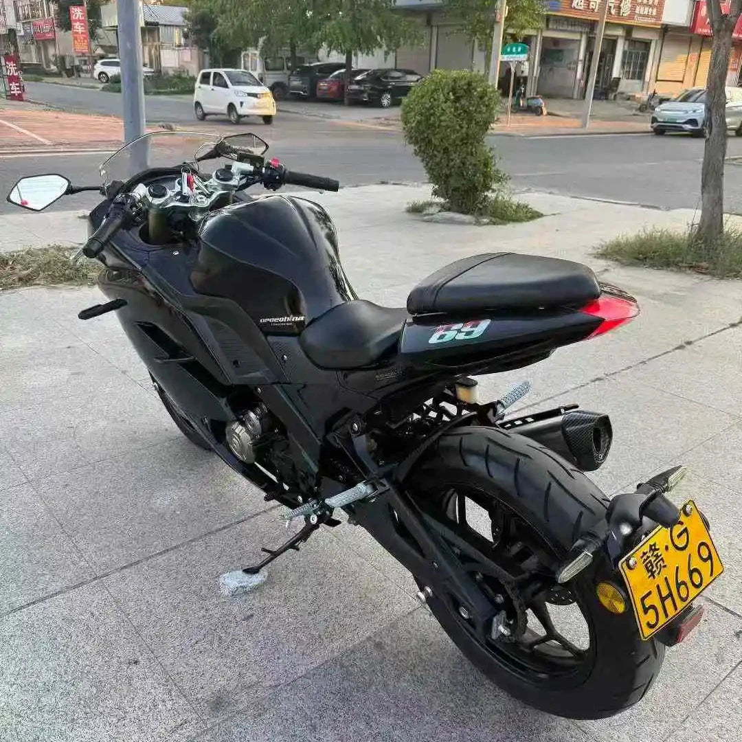 High-Performance CF Special Edition 150/125 CC Sportbikes Motorcycle with Gasoline Fuel From Guanggong China